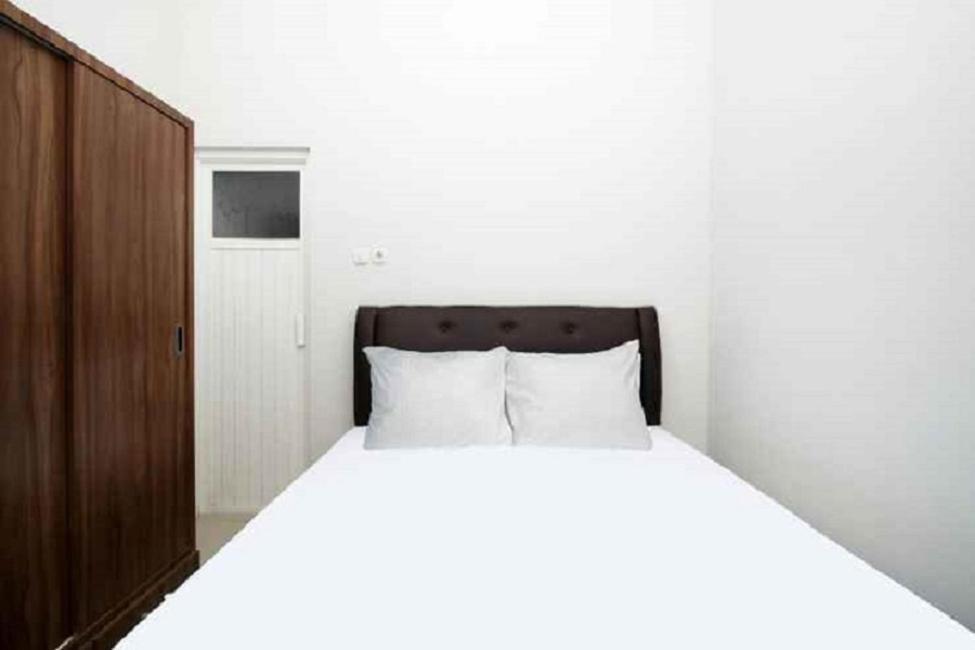 Cah Ayu Guest House Malang Exterior foto